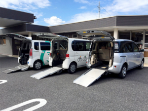 ショートステイ　送迎車　車椅子乗り込み口